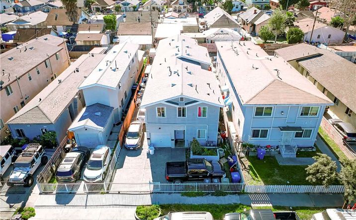Pictures of Multifamily property located at 136 W 61st Street, Los Angeles, CA 90003 for sales - image #1