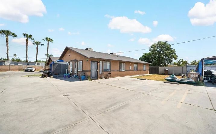 Pictures of Multifamily property located at 326 Beardsley Avenue, Bakersfield, CA 93308 for sales - image #1