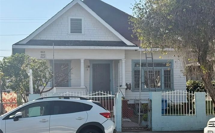 Pictures of Multifamily property located at 860 W 54th, Los Angeles, CA 90037 for sales - image #1
