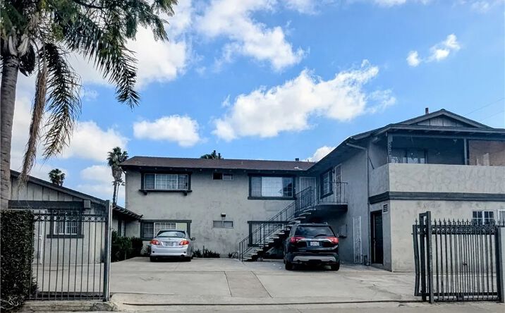 Pictures of Multifamily property located at 302 E Wakefield, Anaheim, CA 92802 for sales - image #1