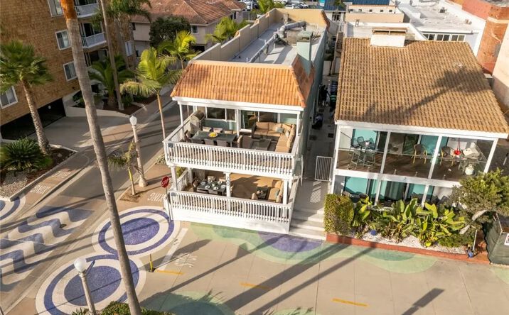 Pictures of Multifamily property located at 700 E Oceanfront, Newport Beach, CA 92661 for sales - image #1
