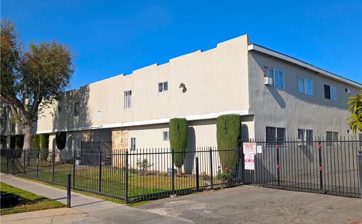Pictures of Multifamily property located at 1227 W Brook, Santa Ana, CA 92703 for sales - image #1
