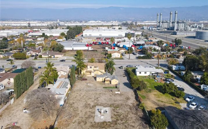Pictures of Multifamily property located at 1965 E San Bernardino, San Bernardino, CA 92408 for sales - image #1