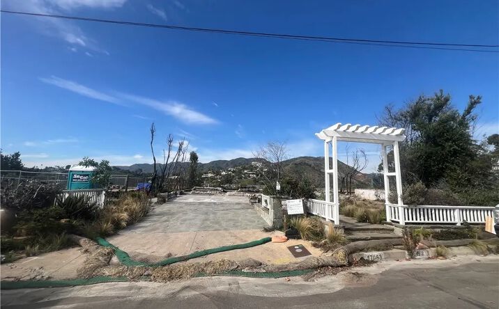 Pictures of Land property located at 17053 Bollinger, Pacific Palisades, CA 90272 for sales - image #1