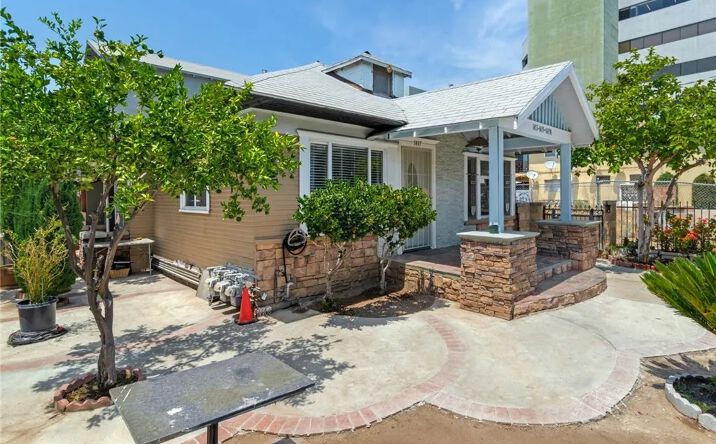 Pictures of Multifamily property located at 1417 N Kenmore, Los Angeles, CA 90027 for sales - image #1