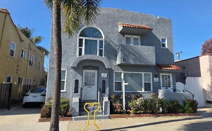 Pictures of Multifamily property located at 247 Redondo, Long Beach, CA 90803 for sales - image #1