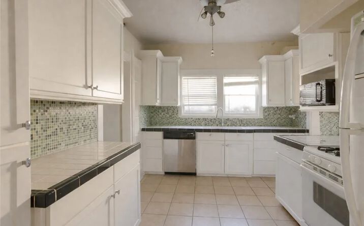 Pictures of Multifamily property located at 925 S Grand Avenue, San Pedro, CA 90731 for sales - image #1