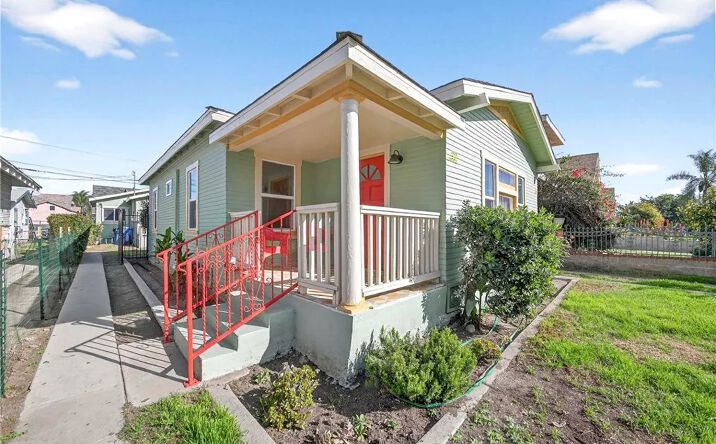 Pictures of Multifamily property located at 917 W 50th Place West, Los Angeles, CA 90037 for sales - image #1