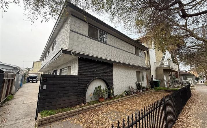 Pictures of Multifamily property located at 1123 Ohio, Long Beach, CA 90804 for sales - image #1