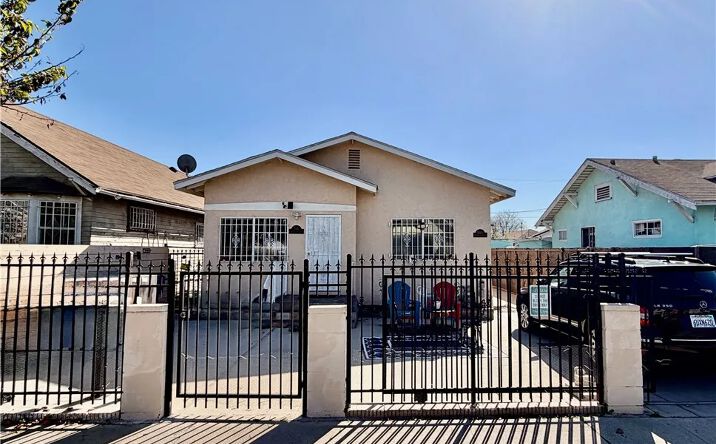 Pictures of Multifamily property located at 536 W 42nd Street, Los Angeles, CA 90037 for sales - image #1