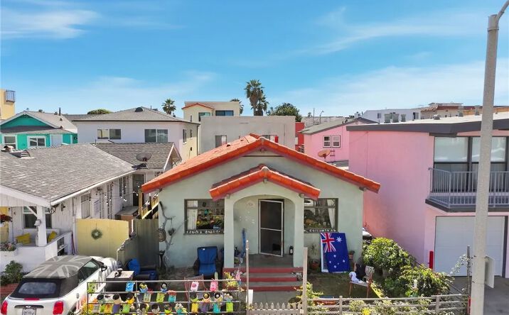 Pictures of Multifamily property located at 50 10th Street, Hermosa Beach, CA 90254 for sales - image #1