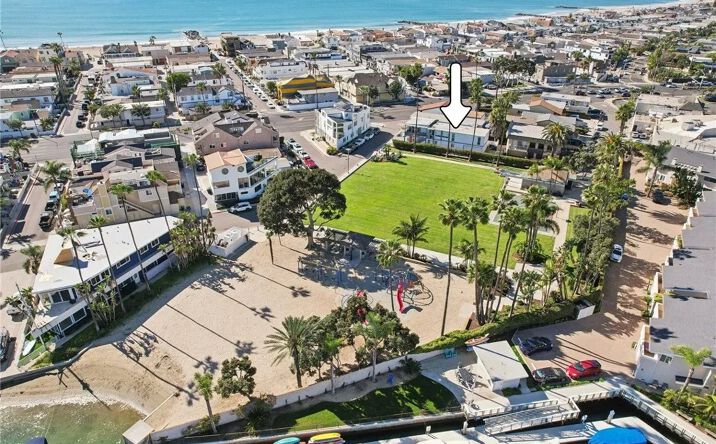 Pictures of Multifamily property located at 4404 Channel Place, Newport Beach, CA 92663 for sales - image #1