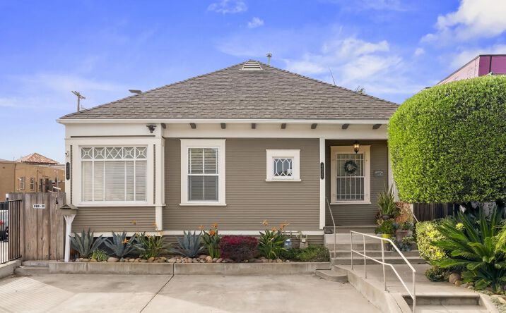 Pictures of Multifamily property located at 4020-22 Front St, San Diego, CA 92103 for sales - image #1