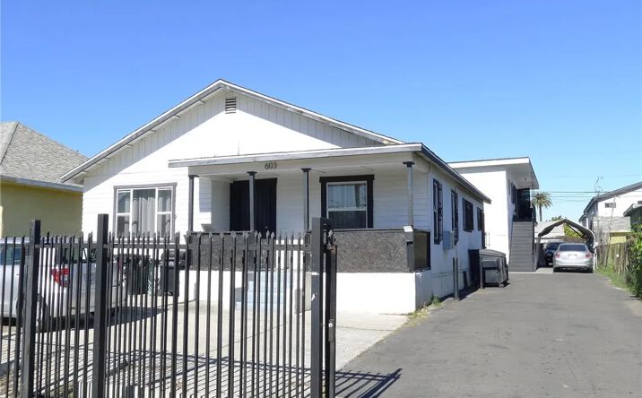 Pictures of Multifamily property located at 603 W 75th, Los Angeles, CA 90044 for sales - image #1