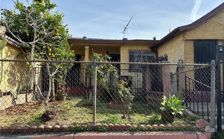 Pictures of Multifamily property located at 372 N Chicago, Los Angeles, CA 90033 for sales - image #1