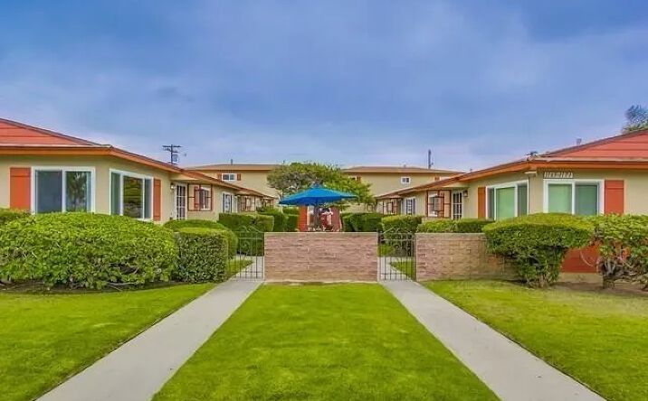 Pictures of Multifamily property located at 1165-1171 Felspar St., San Diego, CA 92109 for sales - image #1