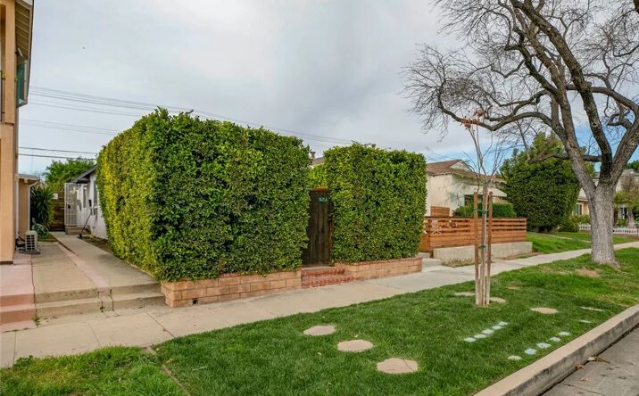 Pictures of Multifamily property located at 1423 N Hollywood, Burbank, CA 91505 for sales - image #1