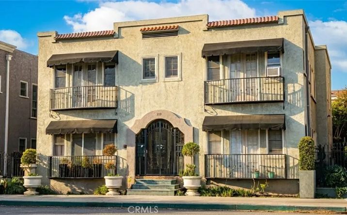 Pictures of Multifamily property located at 219 Redondo Avenue, Long Beach, CA 90803 for sales - image #1