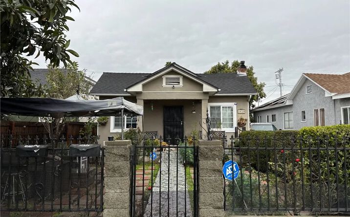 Pictures of Multifamily property located at 2829 S Rimpau, Los Angeles, CA 90016 for sales - image #1