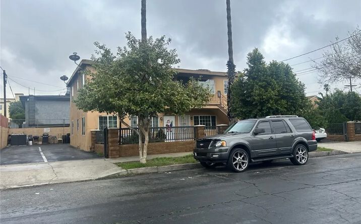 Pictures of Multifamily property located at 6905 Agnes, North Hollywood, CA 91605 for sales - image #1