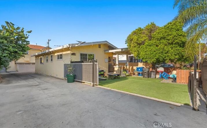 Pictures of Multifamily property located at 2740 Fairmount, Los Angeles, CA 90033 for sales - image #1