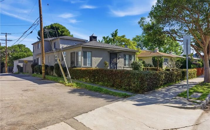 Pictures of Multifamily property located at 2117 Stewart Street, Santa Monica, CA 90404 for sales - image #1