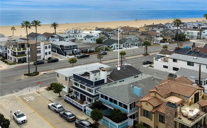 Pictures of Multifamily property located at 203 8th, Newport Beach, CA 92661 for sales - image #1