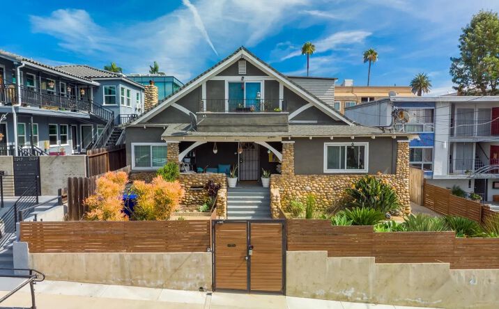 Pictures of Multifamily property located at 2141 Front Street, San Diego, CA 92101 for sales - image #1