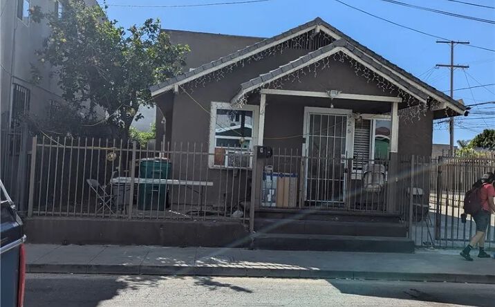 Pictures of Multifamily property located at 926 E 11th, Long Beach, CA 90813 for sales - image #1