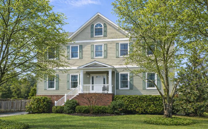 Pictures of Multifamily property located at 2 Shrewsbury Dr, Rumson, NJ 07760 for sales - image #1