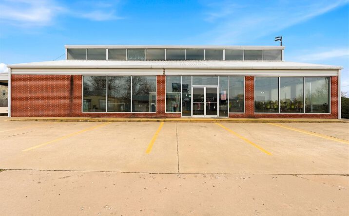 Pictures of Retail property located at 530 N Mississippi, Ada, OK 74820 for sales - image #1