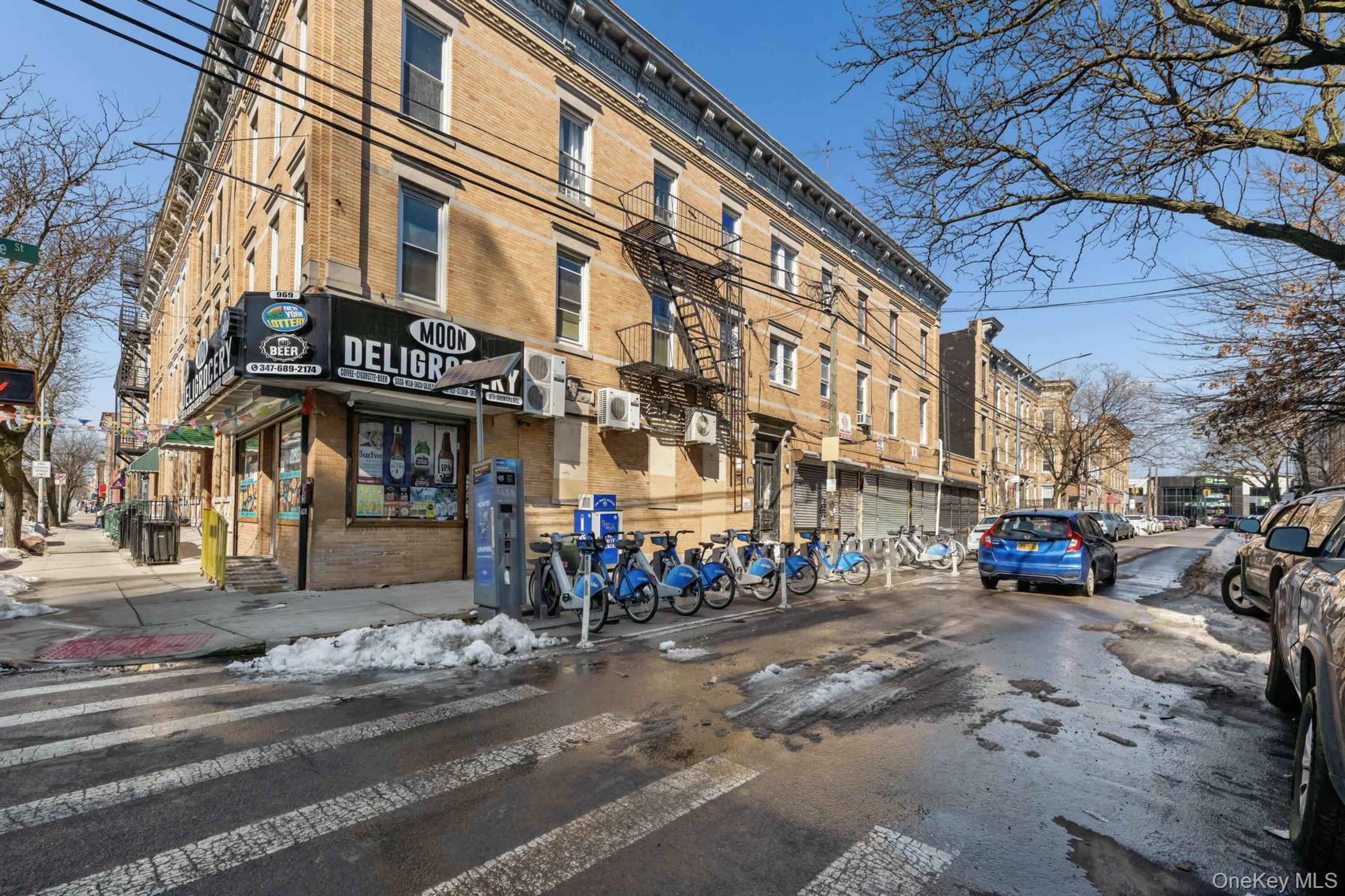 1811 Centre St  