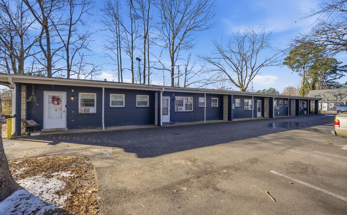 Pictures of Multifamily property located at 10710 Jefferson Ave, Newport News, VA 23601 for sales - image #1