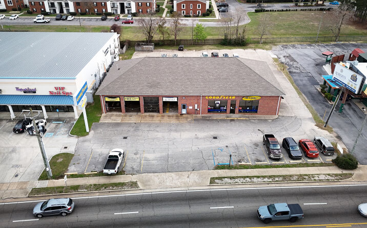 Pictures of Retail property located at 2585 Pass Rd, Biloxi, MS 39531 for sales - image #1
