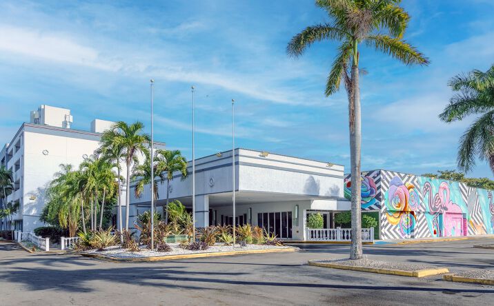Pictures of Hospitality, Retail property located at 4900 Powerline Rd, Fort Lauderdale, FL 33309 for sales - image #1
