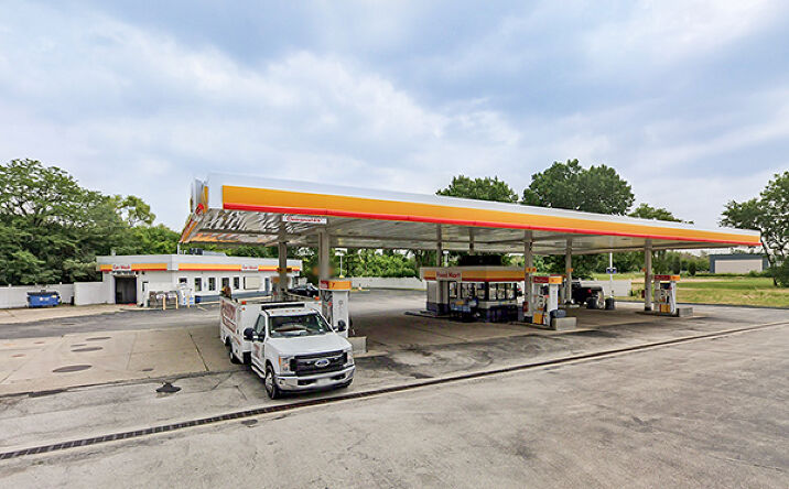 Pictures of Retail property located at 500 E Lake St, Addison, IL 60101 for sales - image #1