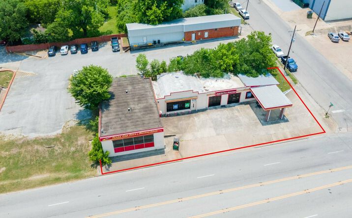 Pictures of Office, Retail property located at 919 11th St, Huntsville, TX 77320 for sales - image #1
