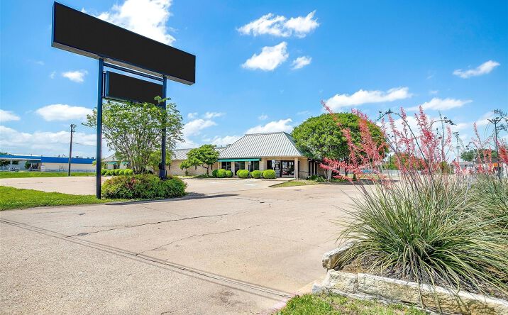 Pictures of Industrial, Mixed Use, Office, Retail property located at 434 Wilshire Boulevard, Burleson, TX 76028 for sales - image #1