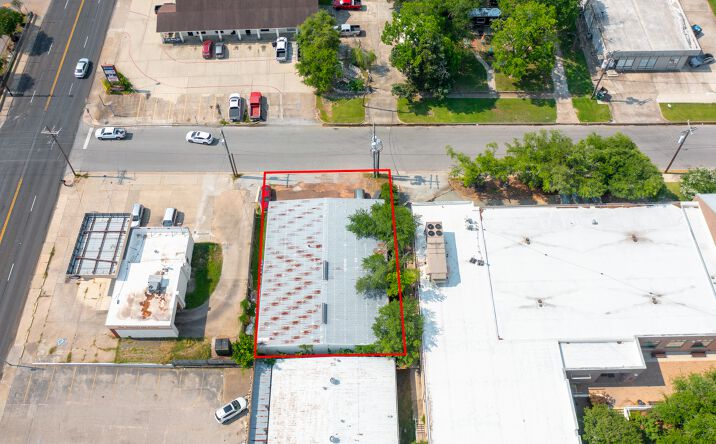Pictures of Industrial, Office, Retail property located at 1212 14th St, Huntsville, TX 77340 for sales - image #1