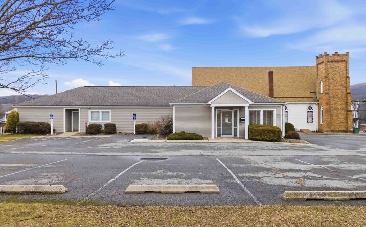 Pictures of Office property located at 135 E 3rd St, Mount Carmel, PA 17851 for sales - image #1