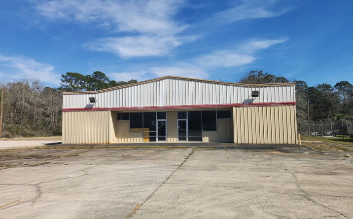 Pictures of Retail property located at 13115 Wintzell Ave, Bayou La Batre, AL 36509 for sales - image #1