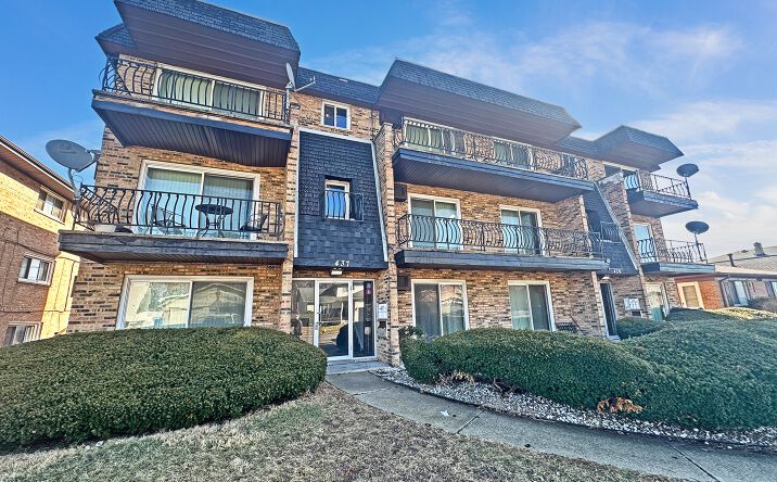 Pictures of Multifamily property located at 437 Prairie Ave, Calumet City, IL 60409 for sales - image #1