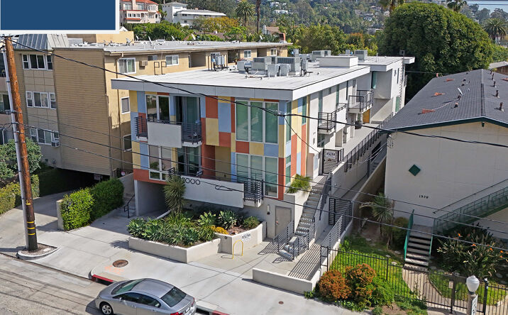 Pictures of Multifamily property located at 2000 Beachwood Dr, Los Angeles, CA 90068 for sales - image #1
