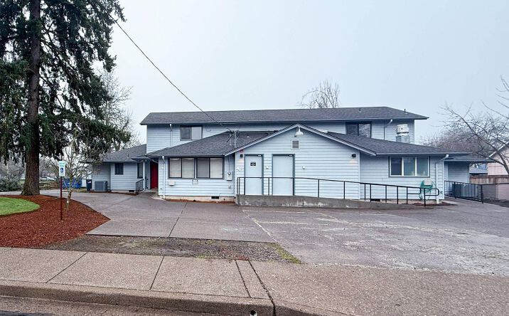 Pictures of Senior Living property located at 3692 Hickory Ave, Eugene, OR 97401 for sales - image #1