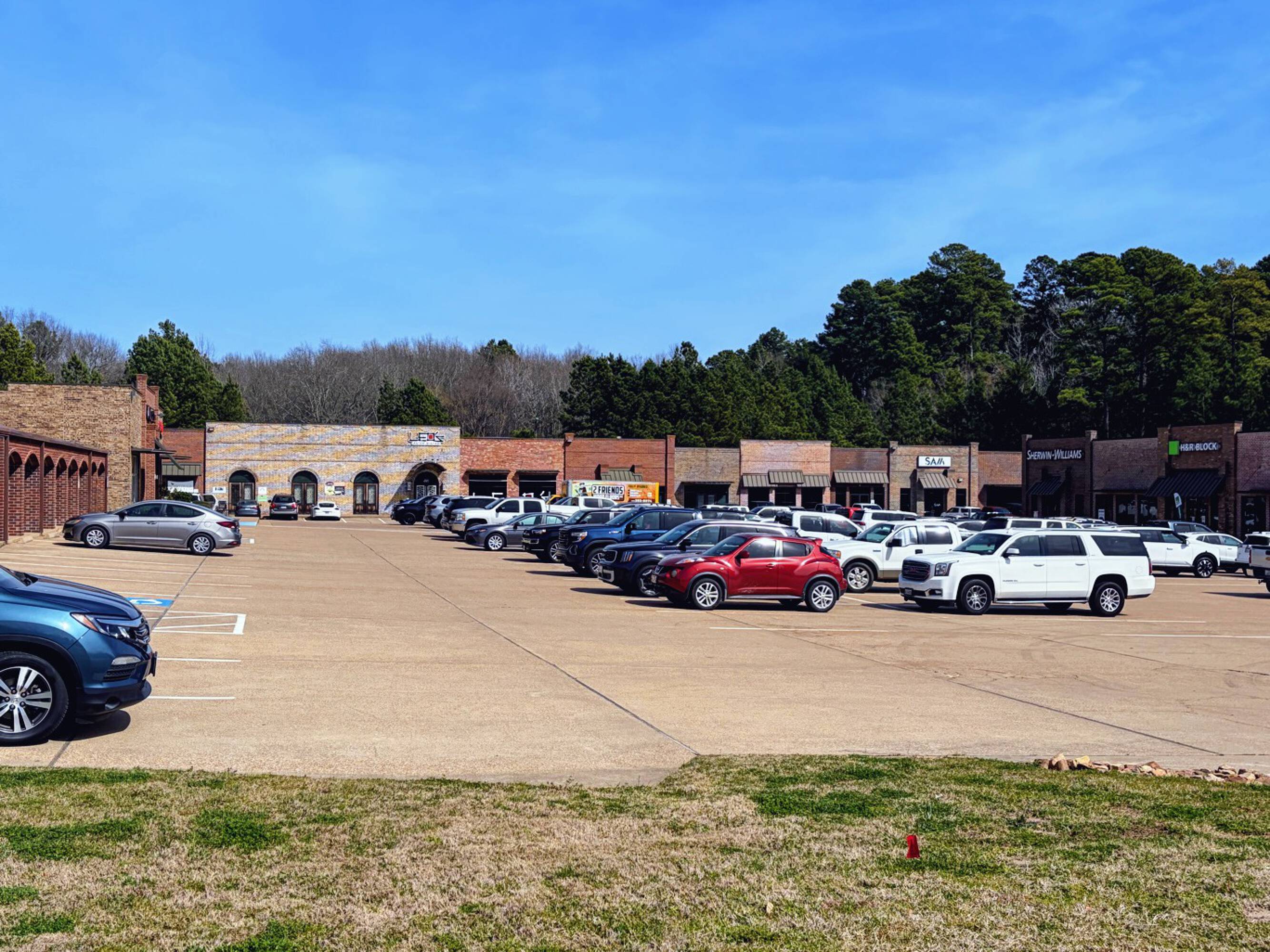 2808 S Main St, Lindale, TX 75771