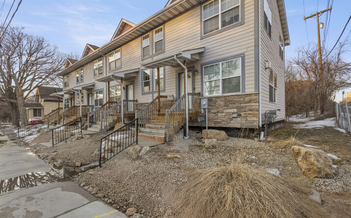 Pictures of Multifamily property located at 1217 Yale Ave SE, Minneapolis, MN 55414 for sales - image #1