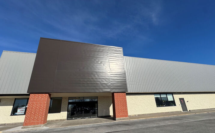 Pictures of Retail, Industrial property located at 2826 W. Locust St, Davenport, IA 52804 for sales - image #1