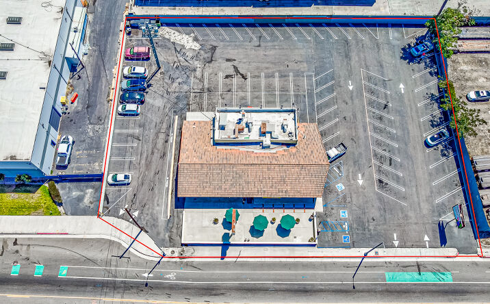Pictures of Retail property located at 558 E Anaheim St, Los Angeles, CA 90744 for sales - image #1