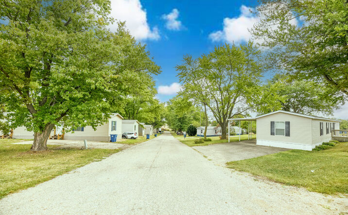 Pictures of Mobile Home Park, Self Storage property located at 414 Abens Ave, Henry, IL 61537 for sales - image #1