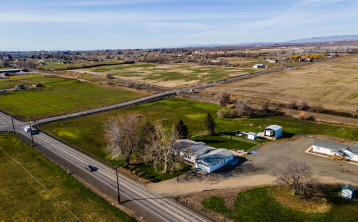 Pictures of Industrial property located at 139802 W Johnson Rd, Prosser, WA 99350 for sales - image #1